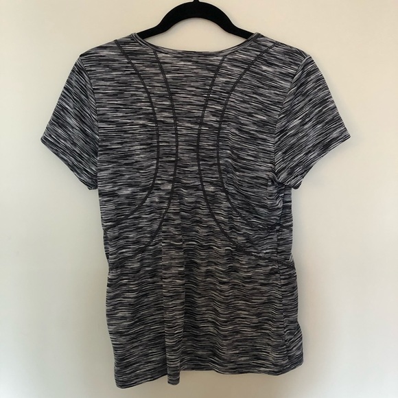 FINAL PRICE 🚨 | Reebok Striped Workout Top - Picture 2 of 5